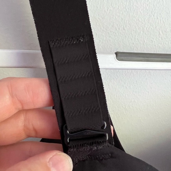 NWT Lululemon Swift Speed Black Bra 38C - Picture 6 of 8